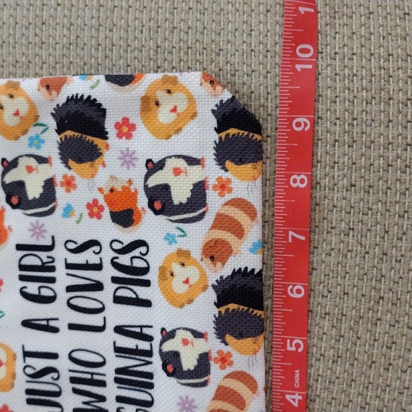 NWT Guinea Pig Makeup Bag and Goodies - Picture 7 of 9